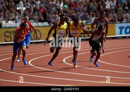 Micheal Campbell e Usain Bolt (Jamaique) durante la seconda riscalda 4x100m uomini relè presso la IAAF mondiale di atletica il 6 agosto, 201st presso lo stadio olimpico di Londra, Gran Bretagna Photo Laurent Lairys / DPPI Foto Stock