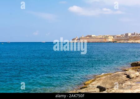 Visualizzare il Forte Sant'Elmo da Manoel island Foto Stock