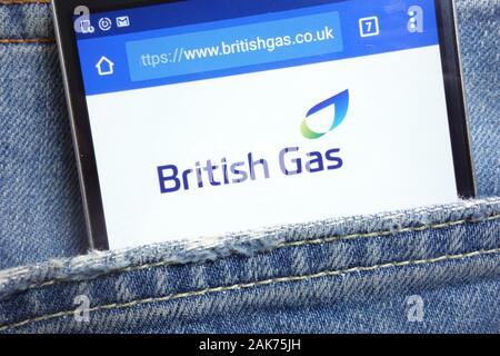 British Gas sito web visualizzato sullo smartphone nascosto nella tasca dei jeans Foto Stock