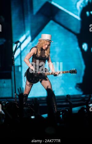 Milano Italia ,14/07/2009 ,concerto dal vivo di Madonna al Meazza di San Siro : Madonna durante il concerto Foto Stock