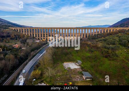 Acquedotto Vanvitelli o Acquedotto Carolino, Valle di Maddaloni CE, Italia Foto Stock