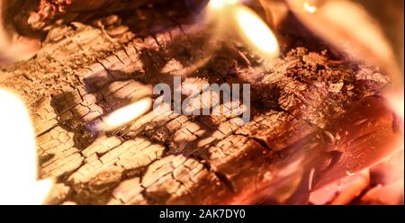 Caldo e morbido fiamme in un caminetto Foto Stock