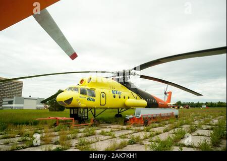 Il vecchio MI-10K elicottero Foto Stock