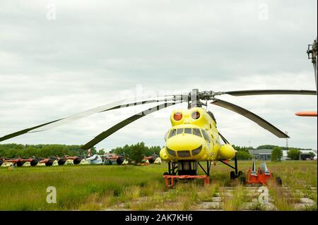 Il vecchio MI-10K elicottero Foto Stock