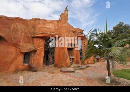 Casa Terracotta, progettata e costruita dall'architetto colombiano Octavio Mendoza, Villa de Leyva, Colombia Foto Stock