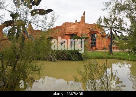 Casa Terracotta, progettata e costruita dall'architetto colombiano Octavio Mendoza, Villa de Leyva, Colombia Foto Stock