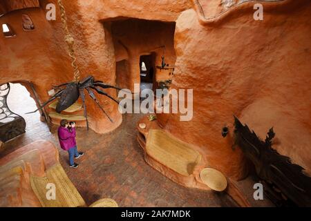 Interno di Casa Terracotta (Terracotta House), progettato e costruito dall'architetto colombiano Octavio Mendoza, Villa de Leyva, Colombia Foto Stock