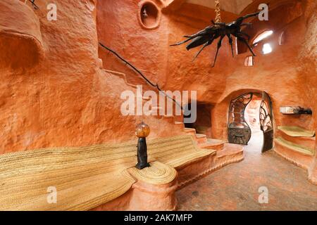 Interno di Casa Terracotta (Terracotta House), progettato e costruito dall'architetto colombiano Octavio Mendoza, Villa de Leyva, Colombia Foto Stock