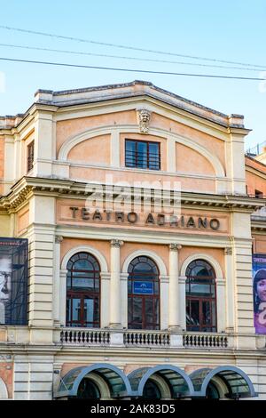 Dettaglio del Teatro Adriano facciata, Piazza Cavour, quartiere Prati di Roma, Italia Foto Stock