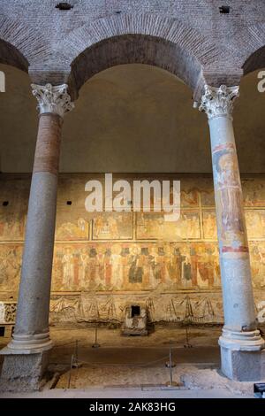 Affreschi romani, Santa Maria Antiqua, Antica Chiesa di Santa Maria, affreschi murali, Colle Palatino, Foro Romano, Roma, Italia Foto Stock