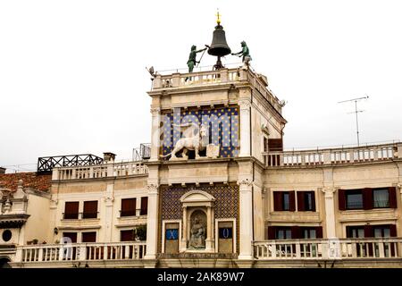 La torre orologio della torre dell'orologia in Venezia Italia Foto Stock