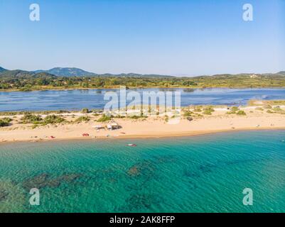 Antenna fuco vista della spiaggia Halikounas e lago di Korission, l'isola di Corfù, Mar Ionio, Grecia Foto Stock