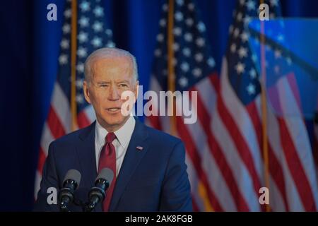 Candidato presidenziale democratico, ex Vice presidente Joe Biden offre commento sulla Trump dell amministrazione di recenti azioni in Iraq in corrente, Chelsea Piers in New York City. Foto Stock