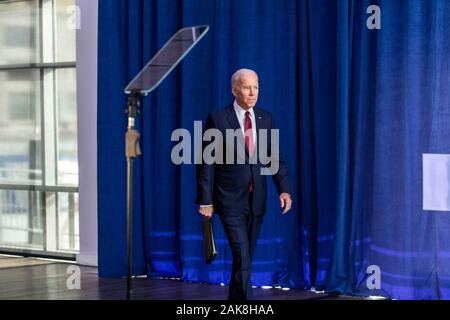 La città di New York, Stati Uniti. 07Th gen, 2020. Ex Vice Presidente Joe Biden offre una politica estera dichiarazione al corrente al Chelsea Piers, Pier 59 il 7 gennaio 2020 nella città di New York, New York. Credito: la foto di accesso/Alamy Live News Foto Stock