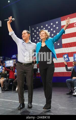 NEW YORK, NY - gennaio 07: Julian Castro e il senatore Elizabeth Warren partecipare ad un evento di campagna al Kings Theatre su Gennaio 7, 2020 a New York City. Foto Stock