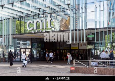 Parigi, Francia: CNIT shopping center ingresso posteriore di Parigi il quartiere degli affari della Defense. Foto Stock