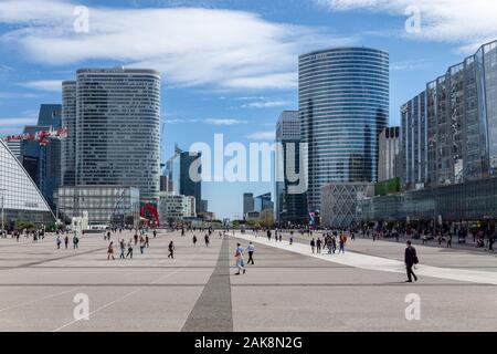 Parigi, Francia: Vista del quartiere degli affari della Defense vicino a Parigi Foto Stock