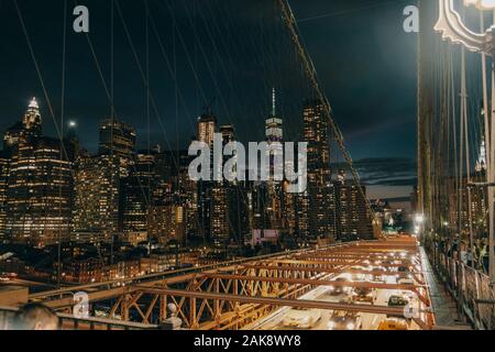 Sullo skyline di Manhattan e Brooklyn Bridge Foto Stock