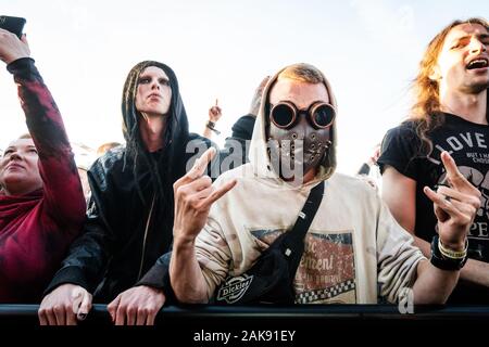 Copenhagen, Danimarca. 22nd, Giugno 2019. Heavy Metal tifosi assistere ad uno dei tanti concerti dal vivo durante il danese heavy metal festival Copenhell 2019 a Copenaghen. (Photo credit: Gonzales foto - Mathias Kristensen). Foto Stock