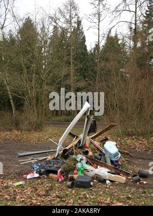 Volare il ribaltamento vicino Eymore legno, Trimpley, Worcestershire, Inghilterra, Regno Unito. Foto Stock