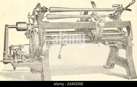Legno canadese prodotti industrie . Tornitura del Legno e macchinari per la produzione di maniglie, razze, Ball-Bats, mandrini, gambe del tavolo, ChairLegs, Whiffletrees, collo gioghi, ecc. Anche SANDERS, seghe,tagliare seghe, ecc. Le nostre macchine areSIMPLE, forti e resistenti per la scrittura libera catalogo n. 31 L'OBER MFG. CO. CHAGRIN Falls. O., U.S.A. Puledri pinze per il falegname Foto Stock