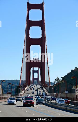 Blick auf die Golden Gate Bridge vom Golden Gate Bridge consente di visualizzare il punto di vista am nšrdlichen Ende der BrŸcke, San Francisco, Kalifornien, STATI UNITI D'AMERICA Foto Stock