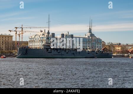 Cruiser " Aurora' e Nakhimov Scuola Navale. San Pietroburgo. La Russia. Foto Stock