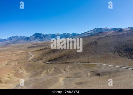 Paesaggio arido nell'altiplano del deserto di Atacama in Cile, vicino a San Pedro de Atacama Foto Stock
