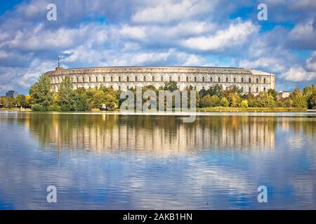 Reich Kongresshalle oor Congress Hall e il centro di documentazione sulla ex partito nazista rally motivi a Norimberga, Baviera, la regione della Germania Foto Stock