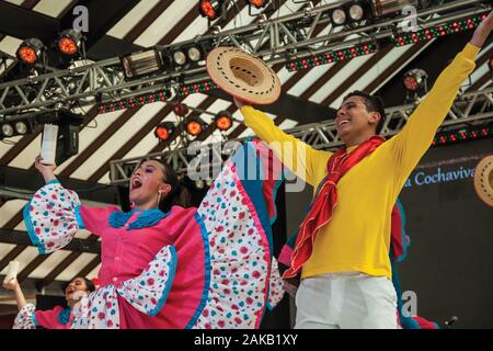 Paio di colombiano ballerini folk sulla festa folcloristica di Nova Petrópolis. Una città fondata da immigrati tedeschi nel sud del Brasile. Foto Stock