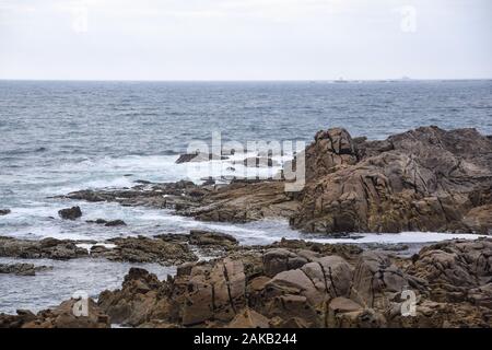 Rocce sulla costa galiziana lavato dall Oceano Atlantico Foto Stock