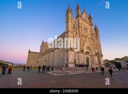 Orvieto (Italia) - La bella etrusca e medievale città di pietra nella regione Umbria, con un bel centro storico, "Pozzo di San Patrizio". Foto Stock