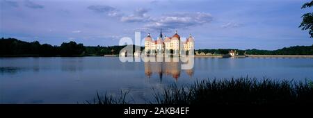 Castello di Moritzburg sul lago, Moritzburg, Sassonia, Germania Foto Stock