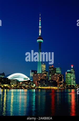 Toronto skyline con CN Tower di notte, Ontario, Canada Foto Stock