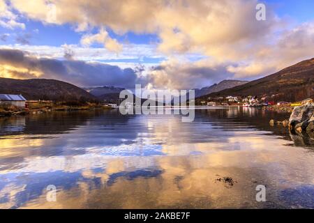 Kaldfjord, autunno paesaggi su Kvaløya isola nel Comune di Tromsø in Troms County, Norvegia. Foto Stock