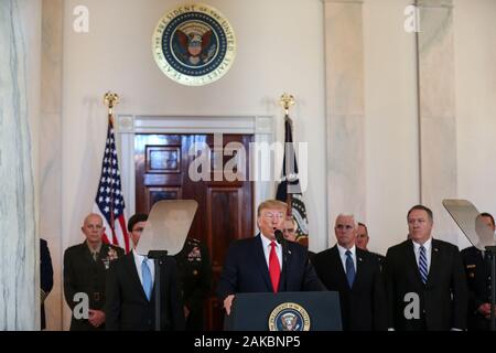 Washington, Stati Uniti d'America. 08 gen, 2020. Presidente Donald Trump risolve la nazione su Gennaio 8, 2020 a Washington, DC. dopo le forze iraniane ha lanciato più di una dozzina di missili balistici contro due basi militari in Iraq inizio mercoledì. (Foto di Oliver Contreras/SIPA USA) Credito: Sipa USA/Alamy Live News Foto Stock