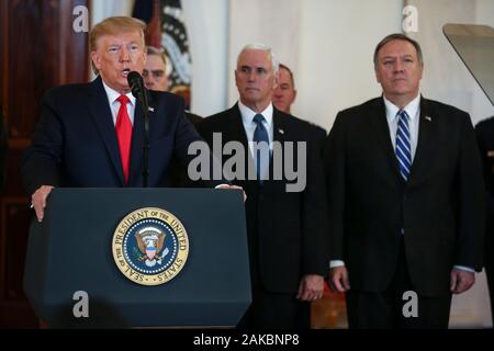 Washington, Stati Uniti d'America. 08 gen, 2020. Presidente Donald Trump risolve la nazione su Gennaio 8, 2020 a Washington, DC. dopo le forze iraniane ha lanciato più di una dozzina di missili balistici contro due basi militari in Iraq inizio mercoledì. (Foto di Oliver Contreras/SIPA USA) Credito: Sipa USA/Alamy Live News Foto Stock