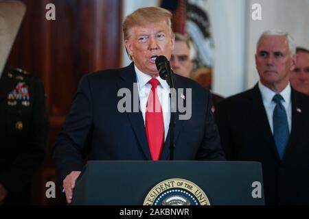 Washington, Stati Uniti d'America. 08 gen, 2020. Presidente Donald Trump risolve la nazione su Gennaio 8, 2020 a Washington, DC. dopo le forze iraniane ha lanciato più di una dozzina di missili balistici contro due basi militari in Iraq inizio mercoledì. (Foto di Oliver Contreras/SIPA USA) Credito: Sipa USA/Alamy Live News Foto Stock