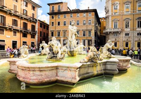 La Fontana del Moro (Moor Fontana) in piazza Navona - Roma, Italia Foto Stock
