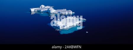 Vista aerea del ghiaccio floes galleggiante sull'acqua, il Mare di Ross Foto Stock