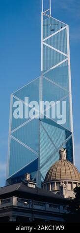 Basso angolo vista di una torre, la Bank of China Tower, Hong Kong, Cina Foto Stock