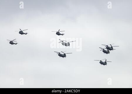 RAF Chinooks nel display per i voli in formazione sulla raf centenario, London, Regno Unito Foto Stock