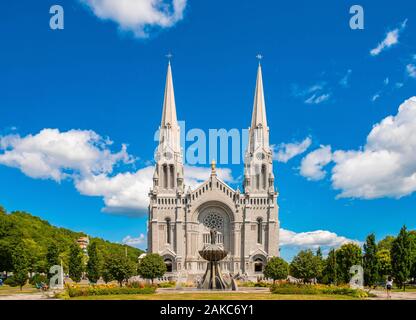 Canada, Provincia di Quebec, Capitale Nationale regione, Beaupre CoaSaint Saint Anne de Beaupre, Sainte Anne de Beaupre basilica Foto Stock