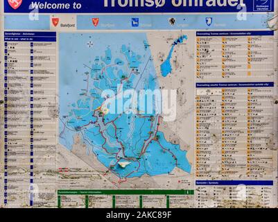 Strada E8 Informazioni stradali mappe nel Comune di Tromsø in Troms County, Norvegia. Foto Stock