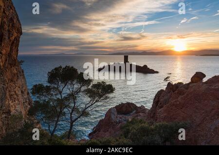 Francia, Var, Corniche de l'Esterel o corniche d'Or, Saint Raphael, Ile d'o visto dal cappuccio du Dramont Foto Stock