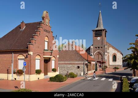 Francia, Nord, Genech, il municipio e la Cattedrale di Notre Dame de la Visitation chiesa ricostruita verso la metà del XVI secolo Foto Stock