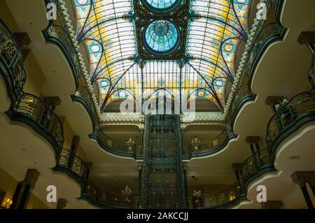 Messico, Città del Messico,all'interno del Gran Hotel Ciudad de Mexico, costruito in stile Art Nouveau con emblematico Tiffany in vetro colorato, uno dei quattro più grandi nel mondo Foto Stock