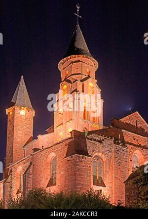 Francia, Corrèze (19), la Vallée de la Dordogne, Collonges-la-Rouge, labellisé Les Plus Beaux Villages de France, villaggio bâti en grès rouge, l'église Saint-Pierre Foto Stock