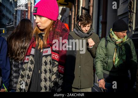 La Folla di post Christmas Shopper su Broadway in Noho in New York Sabato, Dicembre 28, 2019.(© Richard B. Levine) Foto Stock