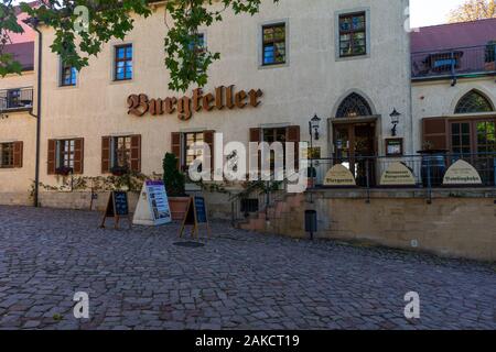 MEISSEN, Germania - 12 ottobre 2019: edifici storici nella piazza del Castello di Albrechtsburg e Cattedrale di Meissen. Foto Stock